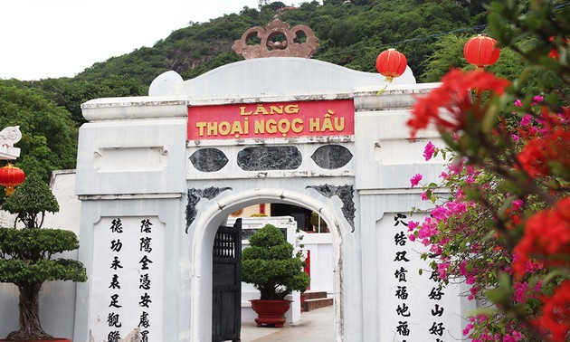 Majestätisches Thoai-Ngoc-Hau-Mausoleum