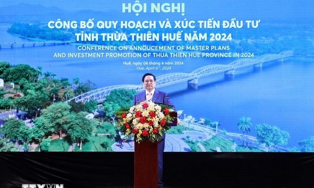 Premierminister Pham Minh Chinh nimmt an der Konferenz zur Investitionsförderung in Thua Thien Hue teil