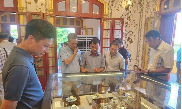 Fast 150 Antiquitäten aus der Nguyen-Dynastie in Hue ausgestellt