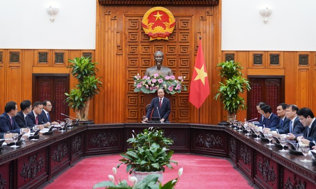 응우옌 쑤언 푹 총리: “안전한 국가를 위해 최선을 다하고 있어!”