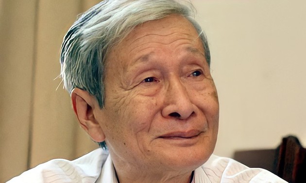 소설가 응우옌 쑤언 카인 (Nguyễn Xuân Khánh)과 그의  작품
