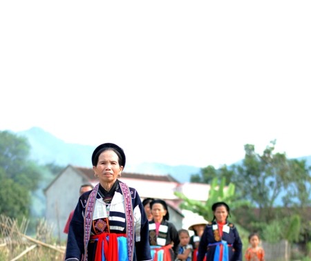 꽝닌(Quảng Ninh)성 까오란(Cao Lan)족 전통의상 보존 사업