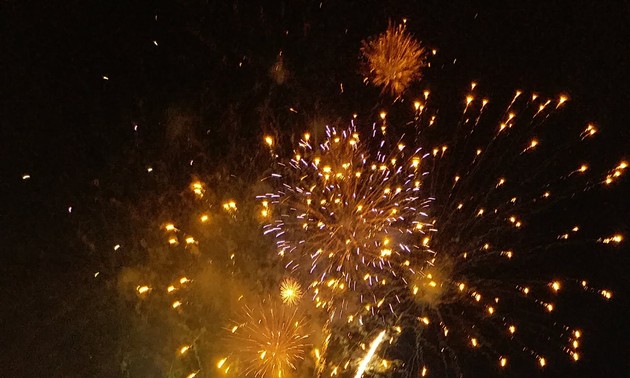 하이퐁시, 깟바관광 축제 개막식에 불꽃놀이 진행