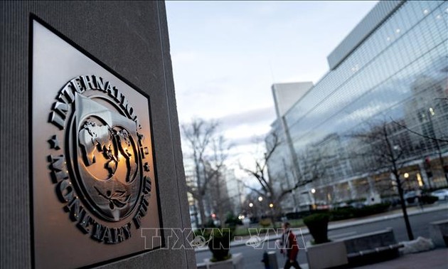 IMF, 올해 세계 경제 전망 소폭 상향