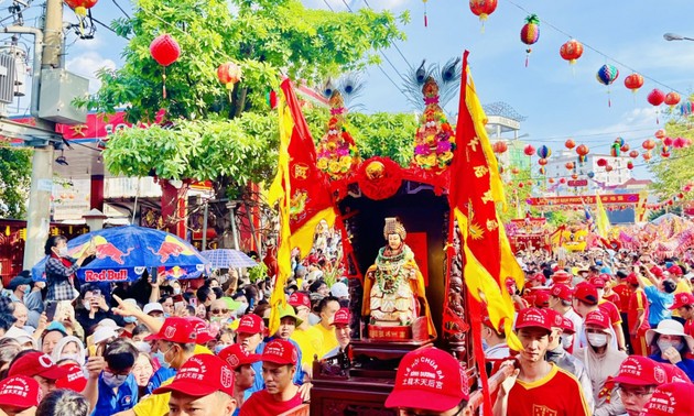 천후 사원 축제, 빈즈엉성의 독특한 문화