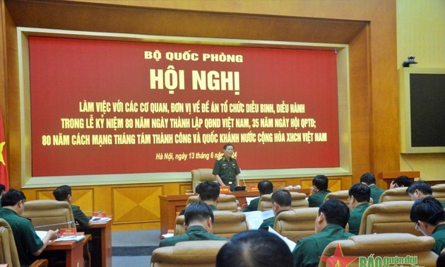 베트남과 베트남 군 주요 기념일에 열병식 개최 