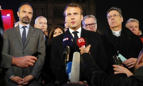 ប្រធានាធិបតីបារាំង លោក  Emmanuel Macron សន្យានឹងកសាងវិហារ Notre Dame ឡើងវិញ