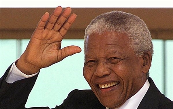 ប្រជាជនអាហ្វ្រិកខាងត្បូងនិងមិត្តភ័ក្តអន្តរជាតិចូលរួមពិធីរំលឹកវិញ្ញាណខ័ណ្ឌ លោក Nelson Mandela 