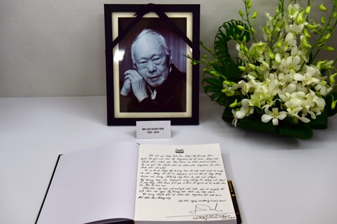 នាយករដ្ឋមន្រ្តីវៀតណាមអញ្ជើញចូលរួមពិធីបុណ្យសពរបស់អតីតនាយករដ្ឋមន្រ្តីសឹង្ហបុរីលោក Lee Kuan Yew