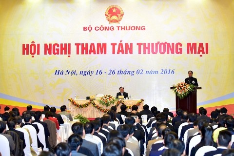 នាយករដ្ឋមន្ត្រី Nguyen Tan Dung អញ្ជើញចូលរួមសន្និសីទទីប្រឹក្សាពាណិជ្ជកម្ម២០១៦