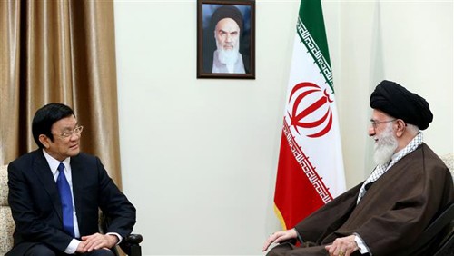 ប្រធានរដ្ឋលោក Truong Tan Sangជួបសម្តែងការគួរសមមេដឹកនាំកំពូលអ៊ីរ៉ង់ Ali Khamenei