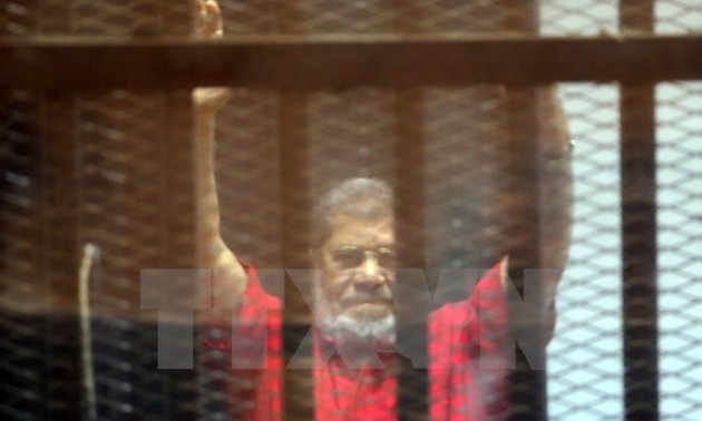 អតីតប្រធានាធិបតីអេហ្ស៊ីប Mohamed Morsi ត្រូវបានកាត់ទោសដាក់ ពន្ធនាគារក្នុងរយៈពេល ២០ ឆ្នាំ 