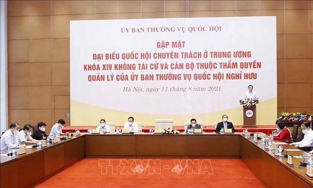 Ketua Majelis Nasional Vuong Dinh Hue Bertemu Dengan Anggota Penuh Waktu Majelis Nasional Angkatan ke-14 Yang Tidak Terpilih Kembali