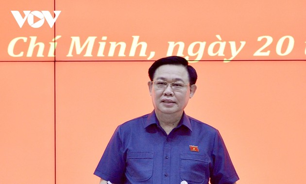 Ketua MN Vuong Dinh Hue Usulkan Kota Ho Chi Minh Berkembang  Cepat, Berkelanjutan, Dan Berintegrasi dengan Dunia