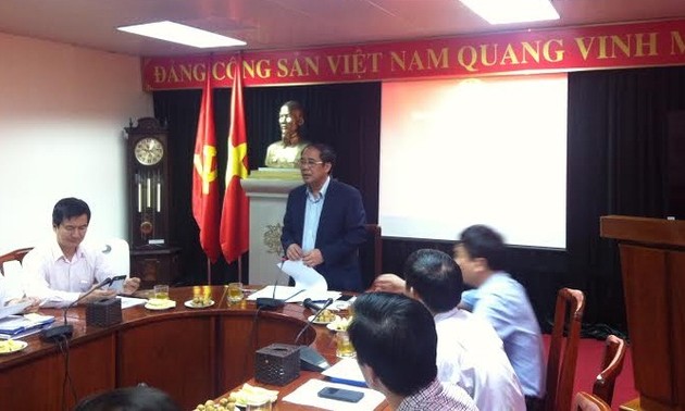 越南举行多项活动纪念2016五一国际劳动节和工人月