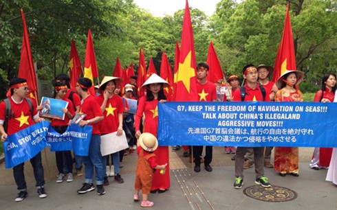 旅居日本越南人反对中国侵犯越南在东海的主权