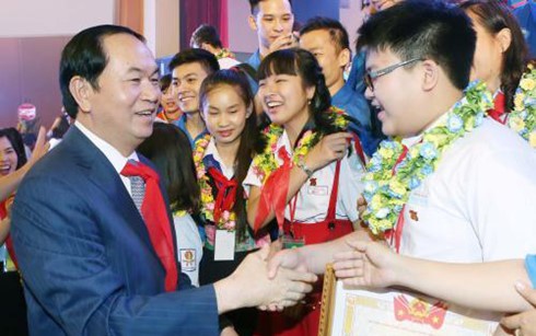 陈大光出席越南胡志明少年先锋队建队75周年纪念大会
