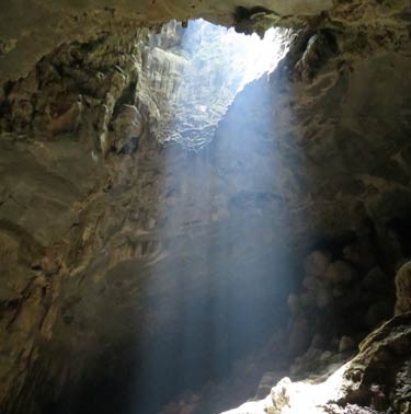 广平省将开发两条山洞探险旅游线