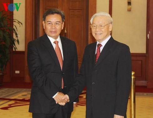 阮富仲会见老挝建国阵线中央委员会高级代表团