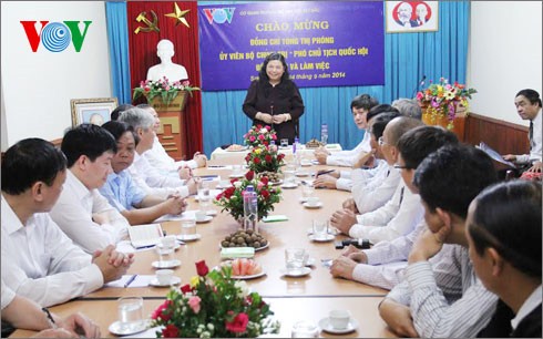 越南国会副主席丛氏放探望本台驻西北地区记者站
