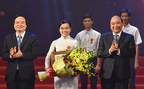 越南学生取得的成绩是全国的共同骄傲