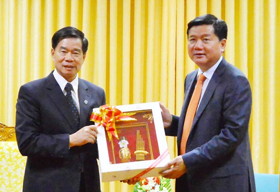 胡志明市与老挝万象加强合作