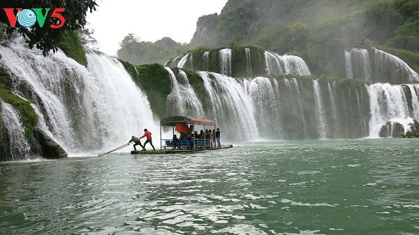 东南亚最大的天然瀑布——板约瀑布