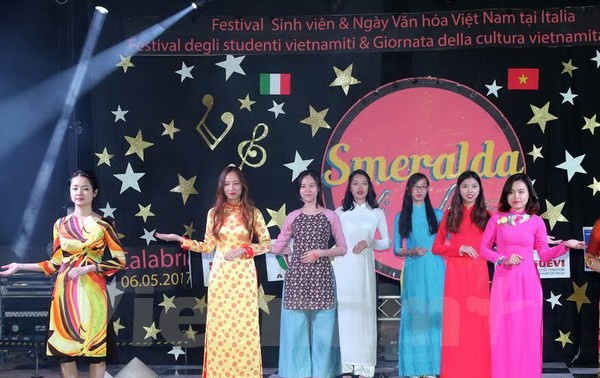  2017年意大利越南大学生节热闹举行