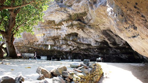 广义省李山岛上的洞寺