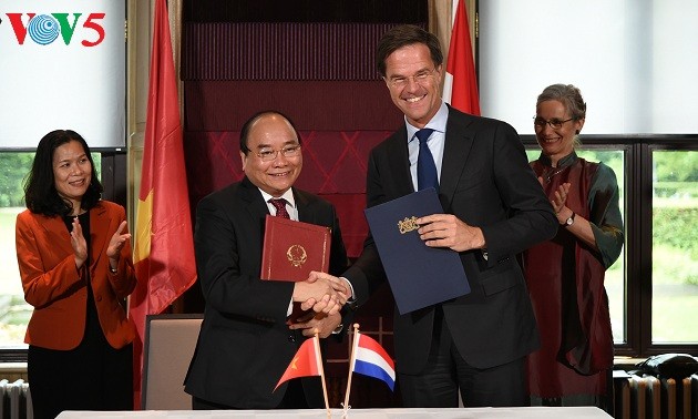 越南与荷兰发表联合声明
