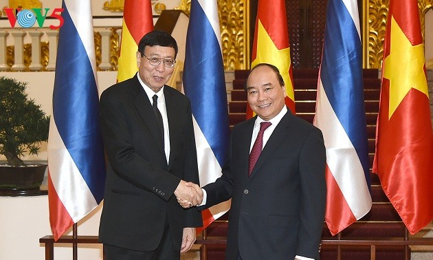 越南政府总理阮春福会见泰国立法议会主席蓬佩