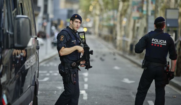 西班牙警方击毙巴塞罗那恐袭案嫌犯