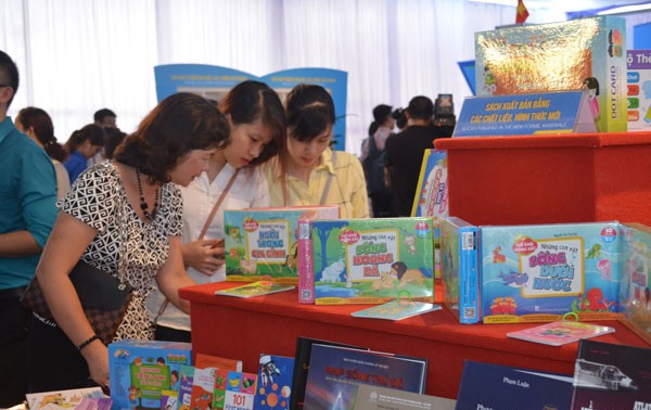 第六次越南国际图书博览会开幕
