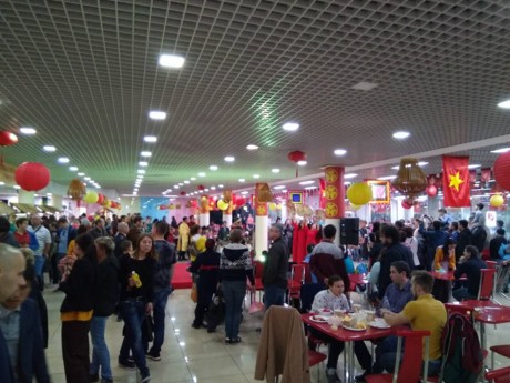 俄罗斯越南街头美食节举行