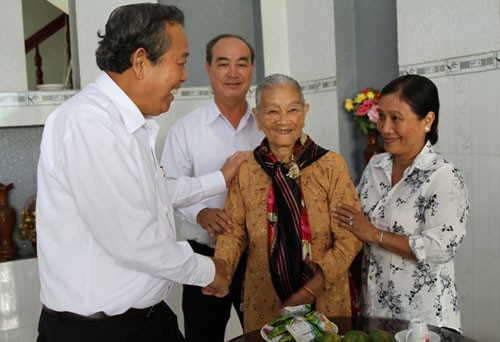 越南政府副总理张和平与隆安选民接触