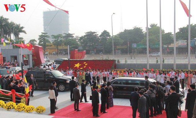  越南高层领导人会见出席越中人民论坛第9次会议的代表团