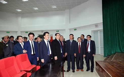 越南政府副总理王庭惠出席河静省吊桥国际口岸综合楼落成典礼