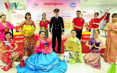 越南各地接待2018年首批游客