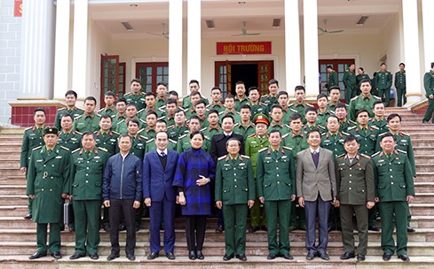 越南党和国家领导人赴各地拜年
