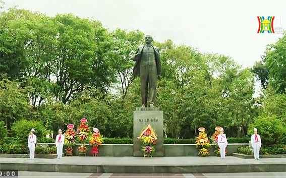 河内：敬献花圈纪念列宁诞辰148周年