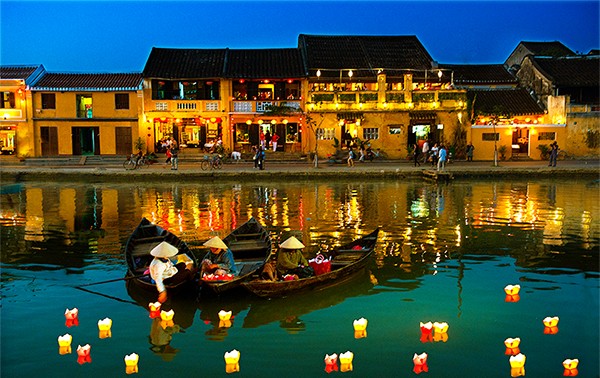 越南文化美中的会安花灯节