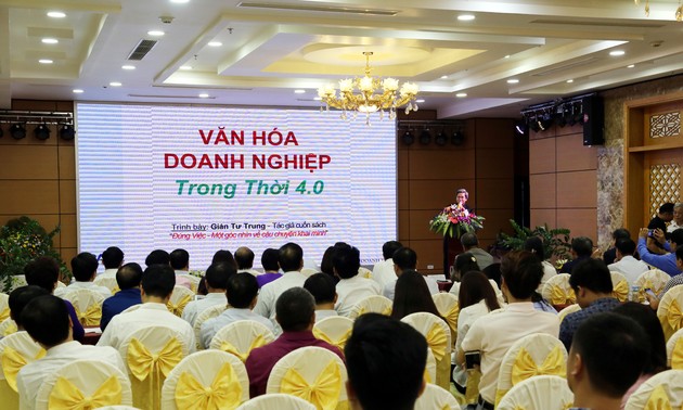开展建设越南企业文化运动会议举行