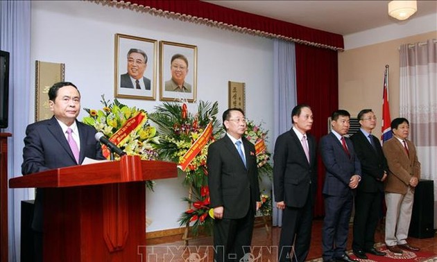 朝鲜领导人金日成访问越南60周年纪念日招待会在越南举行