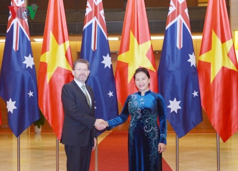 越南国会主席阮氏金银与澳大利亚联邦议会参议长瑞安举行会谈
