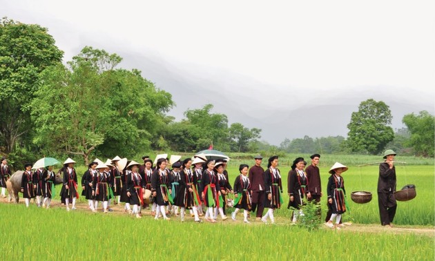 太原省山由族婚俗中最重要的仪式之一——迎接新娘仪式