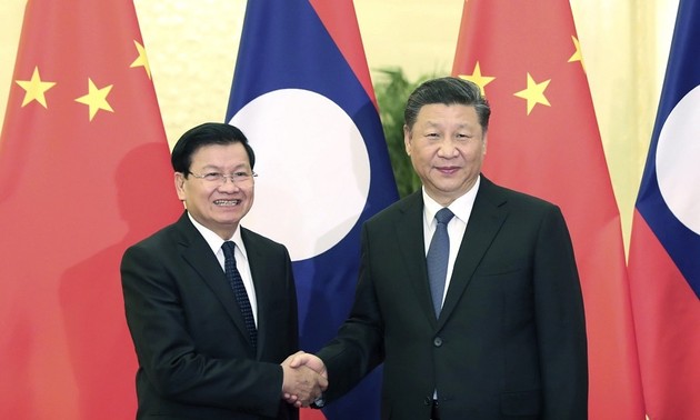 中国国家主席习近平会见老挝总理通伦