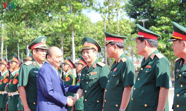 阮春福总理探望第9军区并拜年