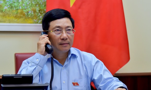 越南政府副总理兼外长范平明与埃及外交部长通电话