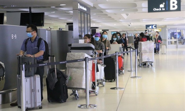COVID-19：350名在澳越南公民安全回国