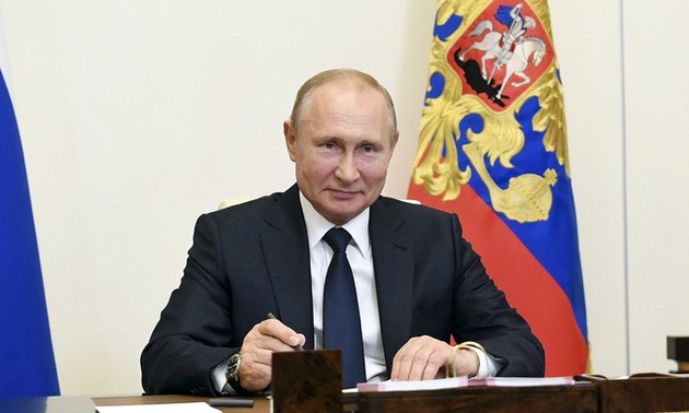 俄总统普京签署法令 卸任总统将可终生任职参议员 
